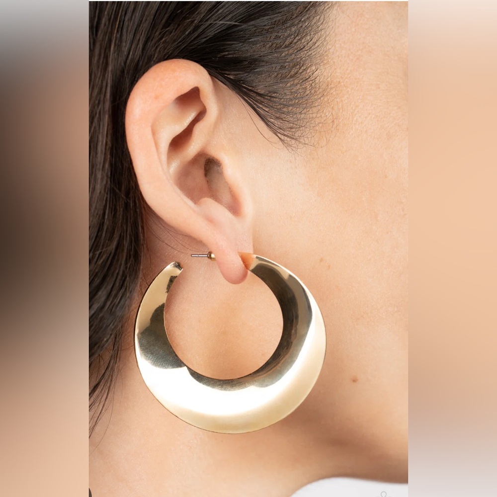 Elegant Gold Hoop Earrings